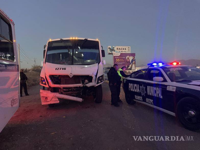 $!Tres personas requirieron traslado en ambulancia a un hospital, mientras el resto fue valorado en el lugar.