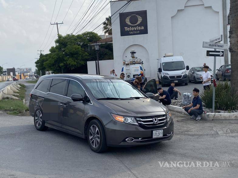 $!Elementos de Tránsito Municipal acudieron al lugar para agilizar el flujo vehicular.