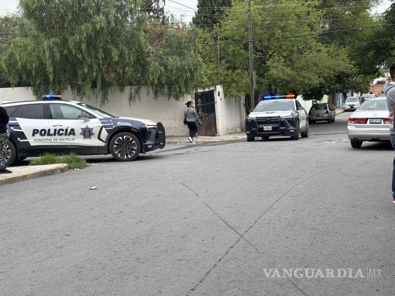 $!Autoridades educativas y elementos de seguridad acudieron al plantel para atender la inconformidad.