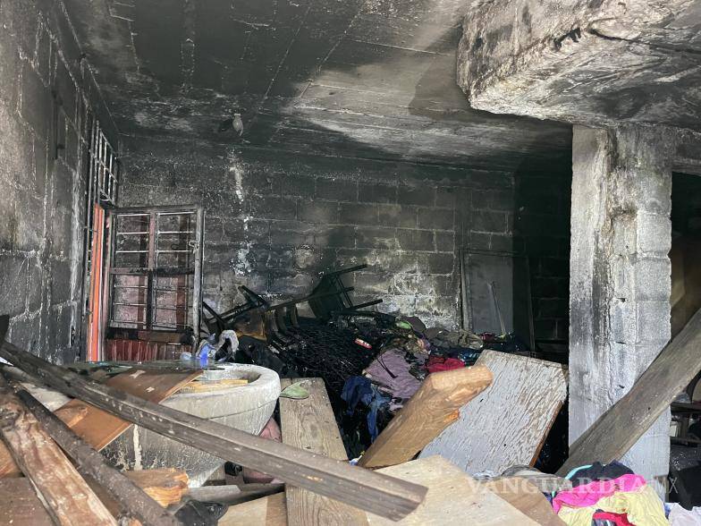 $!Artículos recuperados del cuarto, algunos parcialmente consumidos por el fuego.