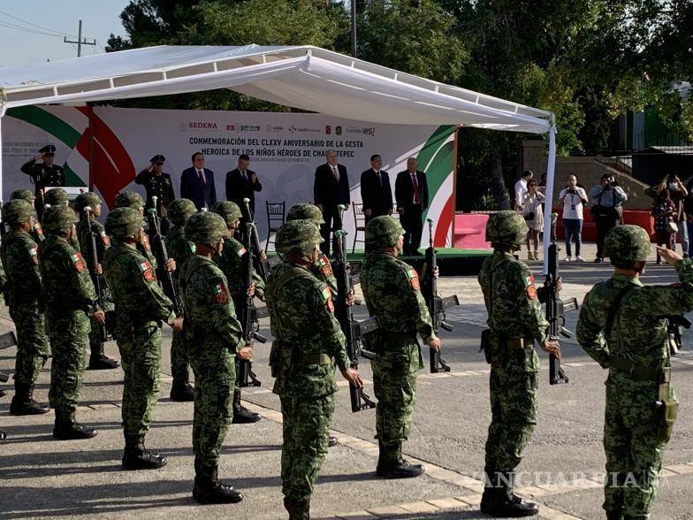 $!La conmemoración se llevó a cabo con una guardia de honor a la Gesta Heroica de los Niños Héroes, en la plaza Chapultepec.