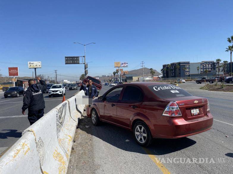 $!El accidente causó congestión vial en el bulevar Venustiano Carranza hasta el retiro de los vehículos.