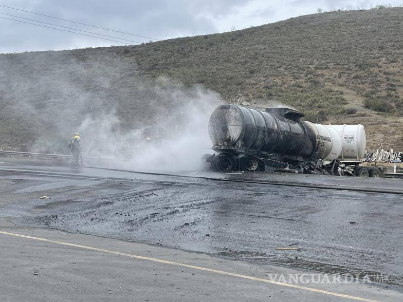 $!Por otro lado, la carretera permaneció cerrada durante aproximadamente dos horas y todo volvió a la normalidad alrededor de las 16:00 horas.
