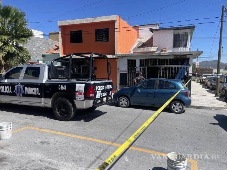 $!El hombre fue encontrado suspendido en la escalera de su propio taller.