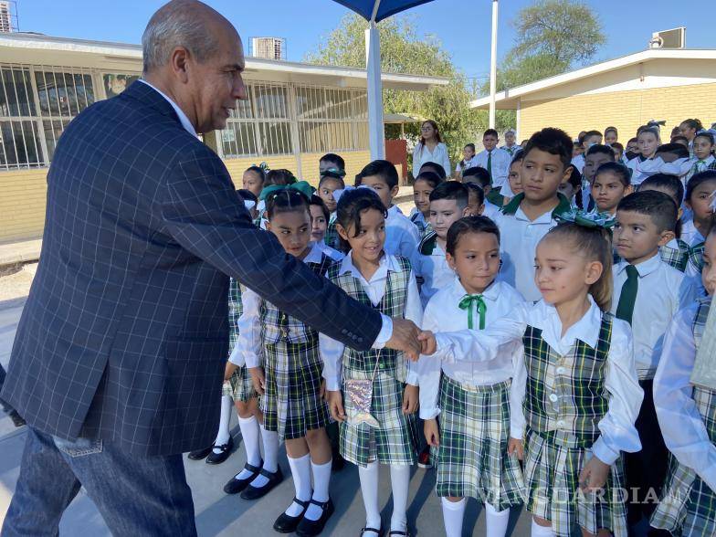 $!Los alumnos que la pasaban mal por el intento sol.