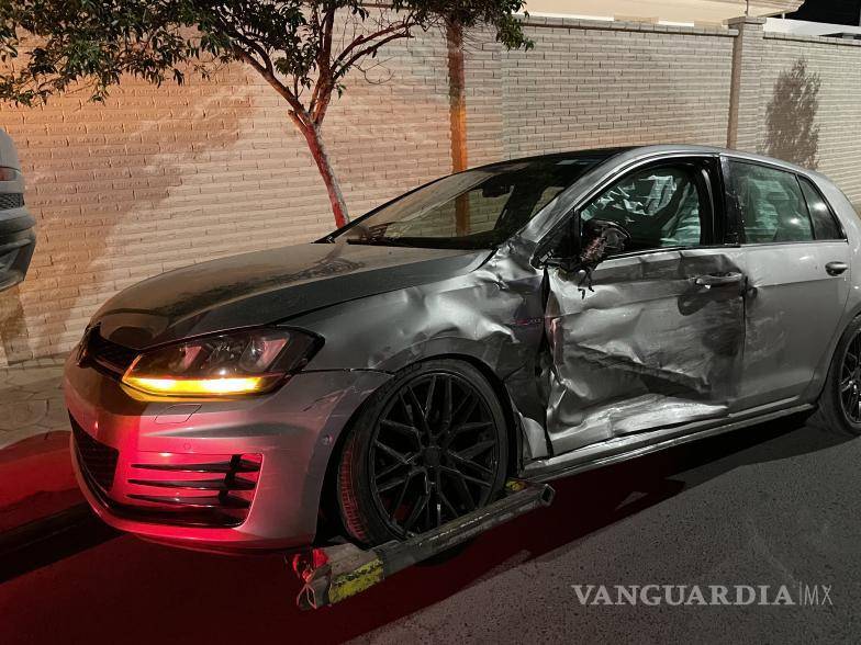 $!El responsable fue el conductor de la camioneta que circulaba por el bulevar Jose Narro Robles, de oriente a poniente.