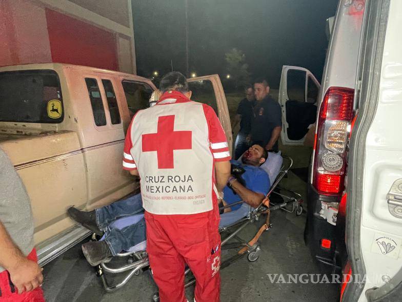 $!La Cruz Roja trasladó a los heridos.