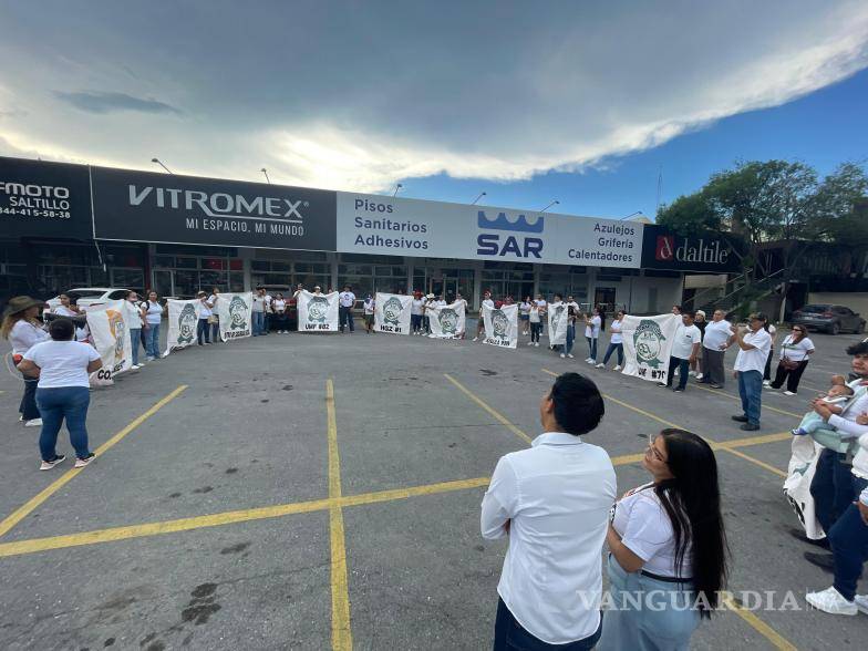 $!La manifestación reunió a personal de distintos centros de salud, incluyendo hospitales de Saltillo y Torreón.