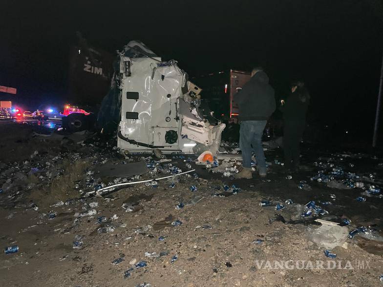 $!Personal de la AIC realiza mediciones en el tramo donde ocurrió el accidente múltiple.