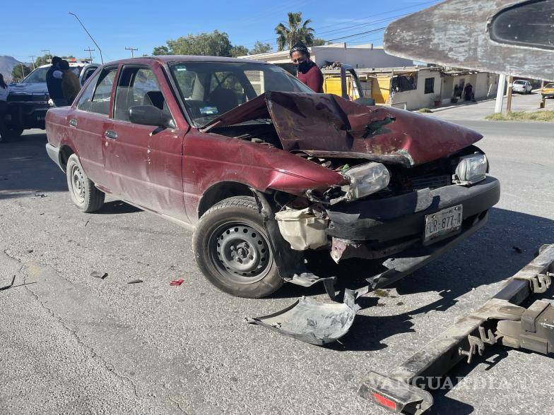 $!El conductor del segundo auto, Guadalupe Martínez, que al parecer estaba en estado de ebriedad, circulaba por la misma dirección y no alcanzó a frenar.