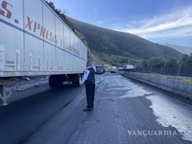 $!Oficiales de Saltillo y Arteaga tomaron conocimiento de lo ocurrido.