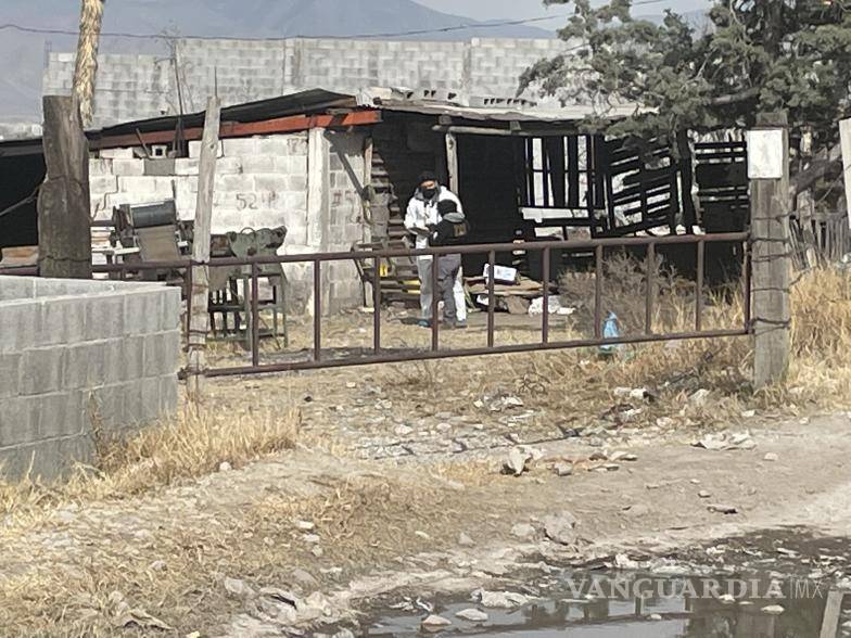 $!El hombre fue encontrado inconsciente en su cama con un golpe contuso del lado derecho, por lo que ayudado por un vecino lo llevaron a las instalaciones del Hospital General.