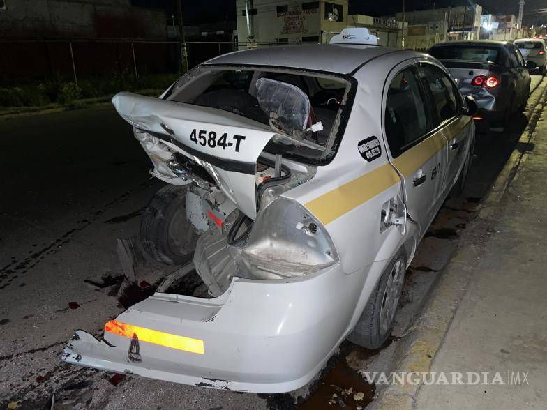 $!Los daños fueron cuantiosos para el taxi.