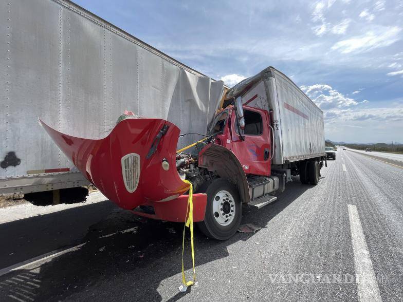 $!Camión de carga sufre severo accidente y conductor sale ileso, atribuyendo su supervivencia a un milagro.