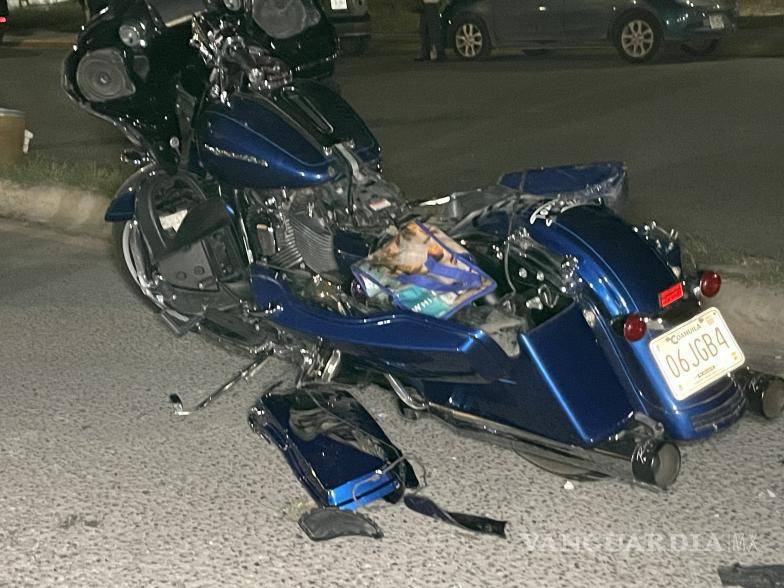 $!La motocicleta presentó daños considerables tras la colisión registrada en la colonia El Toreo.