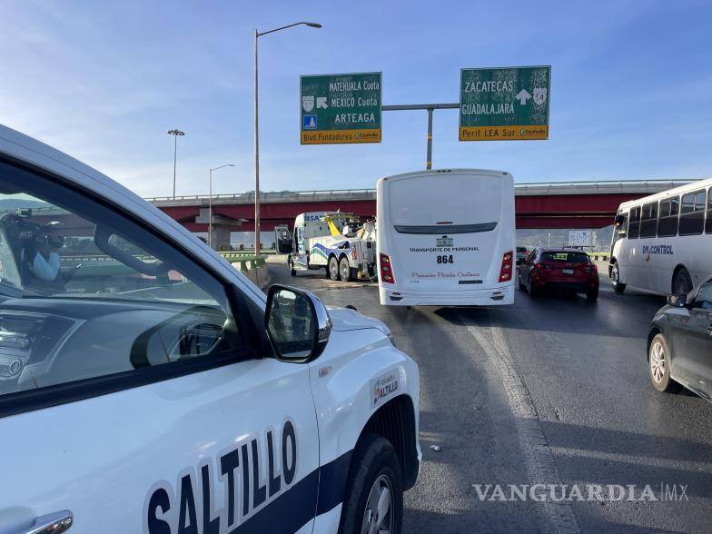 $!Policías municipales arribaron para abanderar la zona y evitar otro percance.
