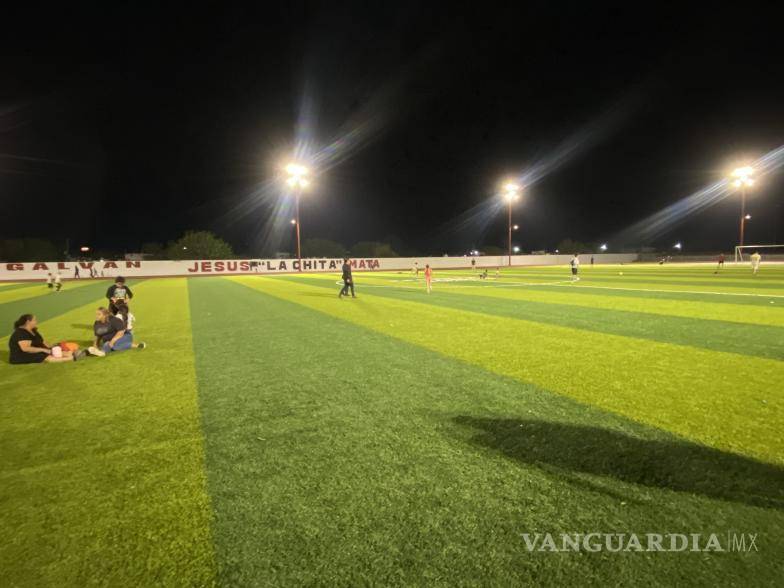 $!Los asistentes disfrutaron de un ambiente festivo durante la inauguración de la Unidad Deportiva CEFARE.