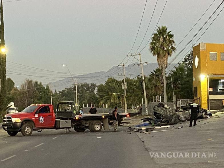 $!Elementos de la Policía Municipal llegaron al lugar y procedieron a acordonar la zona para permitir el trabajo de los peritos y personal de la Agencia de Investigación Criminal.
