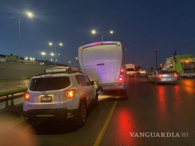 $!Afortunadamente, no se registraron personas lesionadas en el choque, solo daños materiales a ambos vehículos.