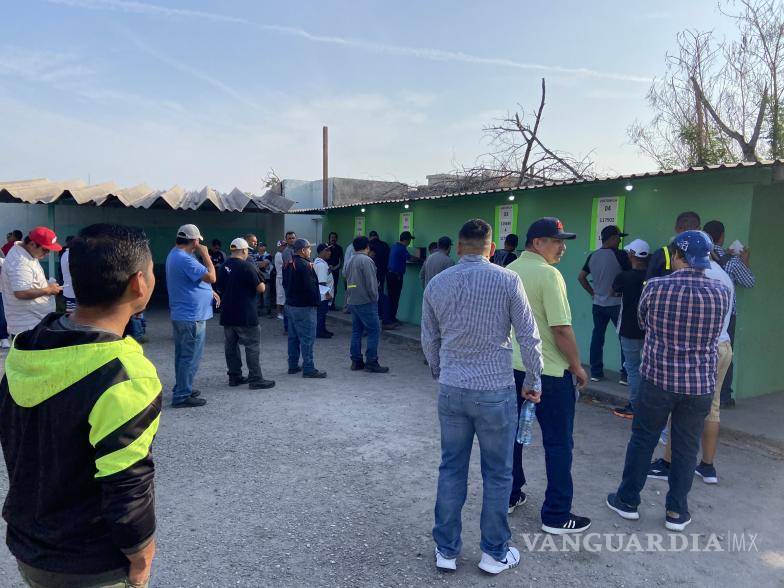 $!Para mayor seguridad de los empleados, se pidió el apoyo de la Policía Municipal.