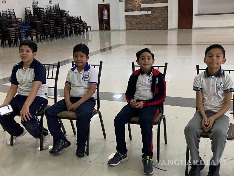 $!Los jovencitos mostraron su visión y talento en el tablero.