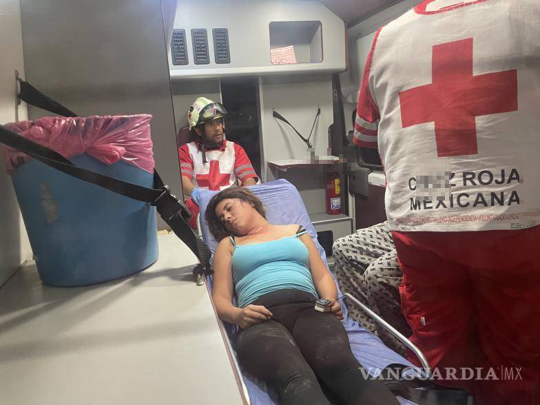 $!Una adolescente de 15 años y su tío, de 25, sufrieron diversas lesiones durante el percance.