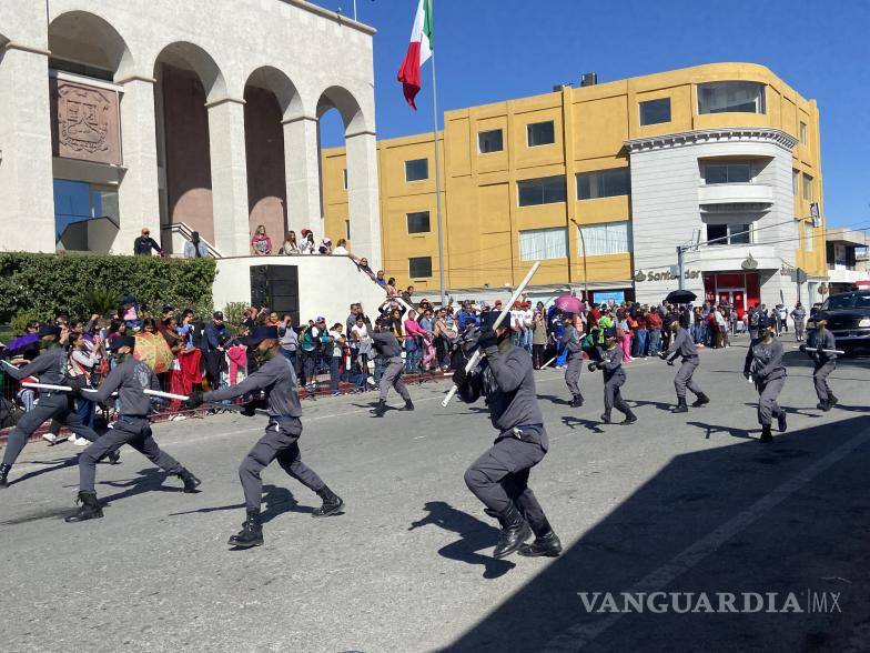 $!Cuerpos de seguridad, como la Policía Estatal y Protección Civil, participaron activamente en el desfile revolucionario.