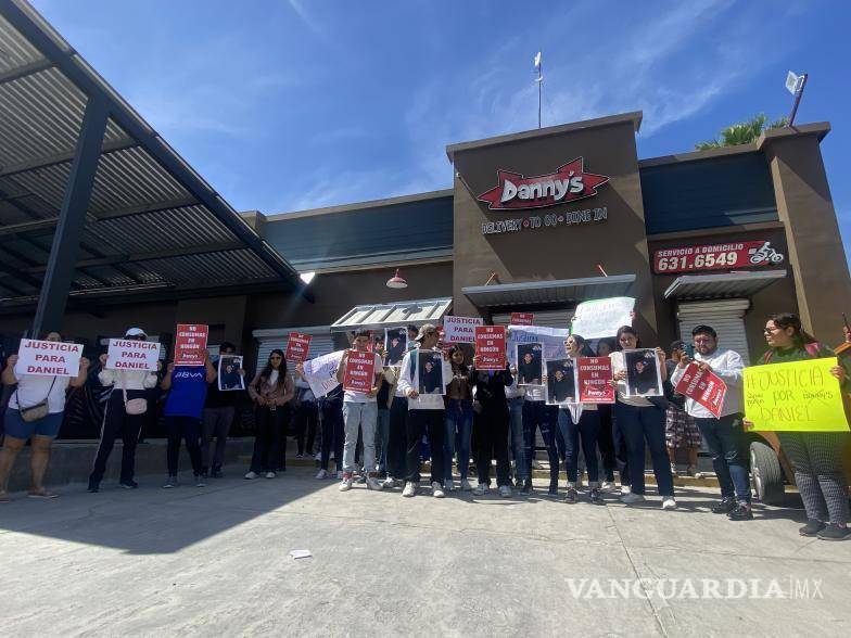 $!Alrededor de 50 trabajadores de estos establecimientos se quedaron sin empleo.