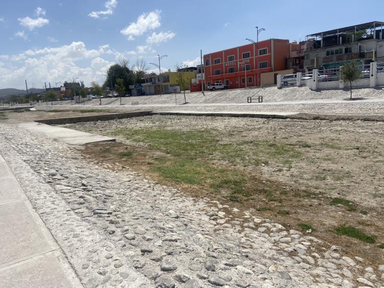$!Por decisión del alcalde Mario Dávila, ya no se vertirá agua en el río artificial.