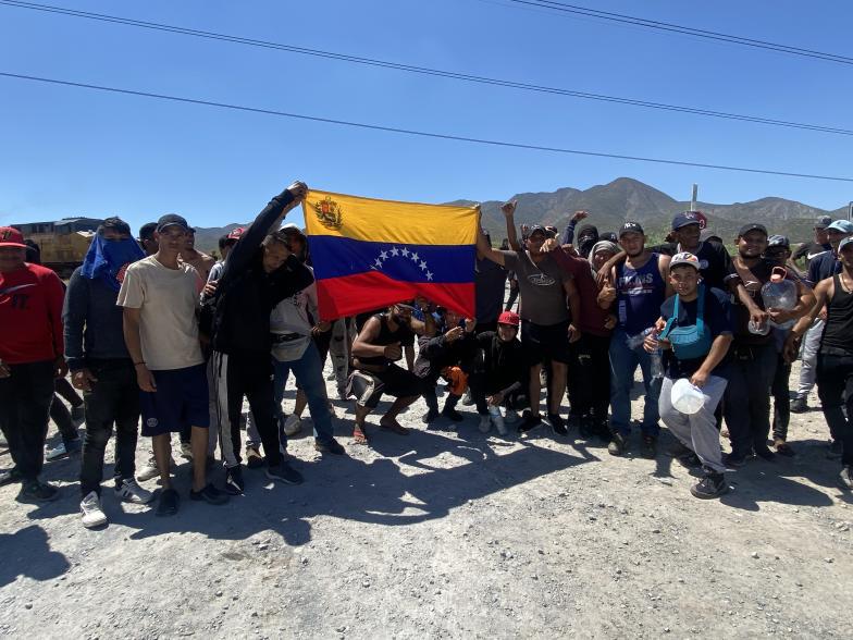 $!Asegura el grupo de venezolanos que huye del gobierno de un dictador.