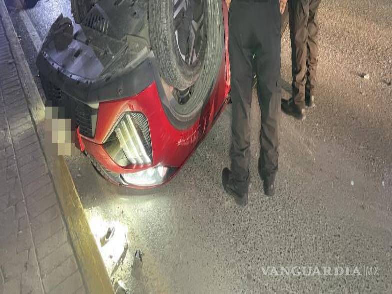 $!Elementos de Tránsito acudieron al lugar para tomar conocimiento de los hechos y coordinar el retiro de las unidades involucradas, las cuales fueron trasladadas a un corralón municipal.