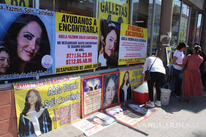 $!Frente a Soriana Centro, la madre recuerda a Adela como una niña alegre, estudiosa y llena de sueños truncos.