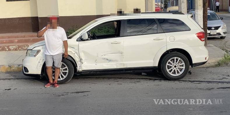 $!Conductores permanecieron en el lugar mientras llegaban las autoridades de tránsito.