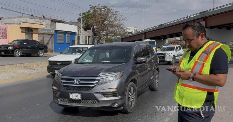 $!La camioneta Honda Pilot quedó estacionada mientras se realizaban los peritajes correspondientes.