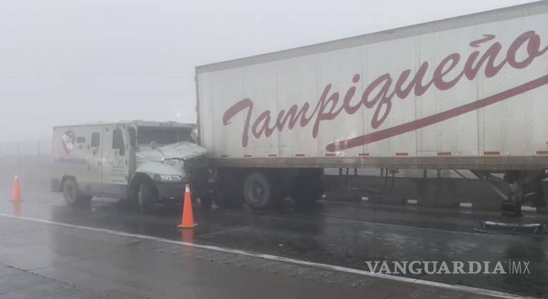 $!Autoridades estatales mantuvieron el tráfico reducido mientras retiraban los vehículos involucrados.