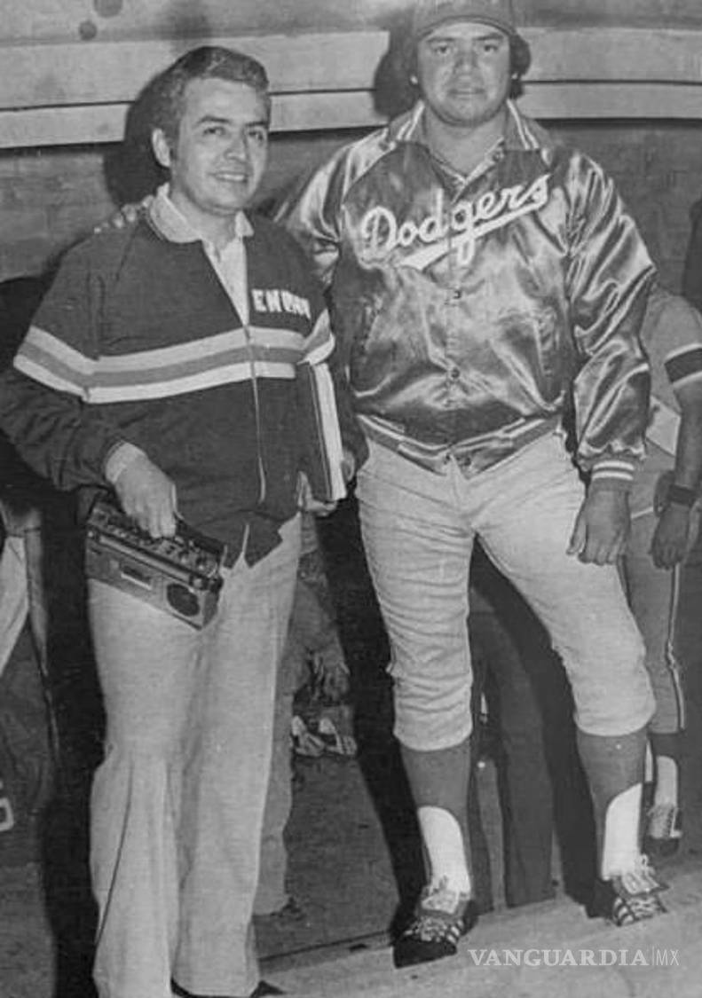 $!Con Fernando Valenzuela, lanzador de los Dodgers de Los Ángeles.