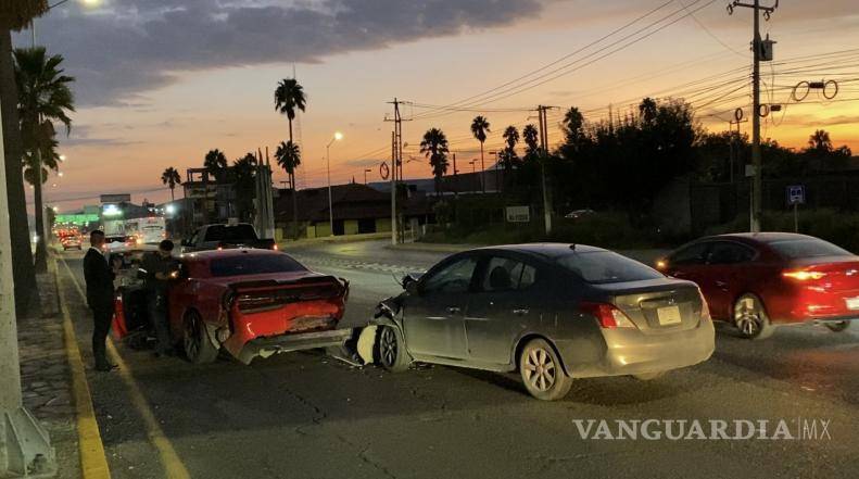 $!Autoridades de Saltillo trabajaron en retirar las unidades siniestradas durante la mañana del viernes.