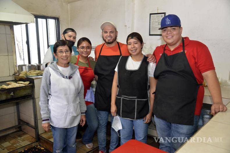 $!Familia Medina atiende el negocio desde hace 32 años.