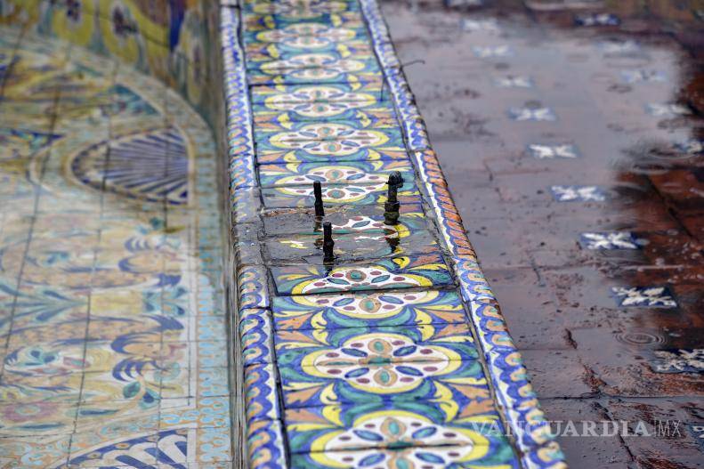 $!Lo que quedó tras el hurto de las ranas de bronce.