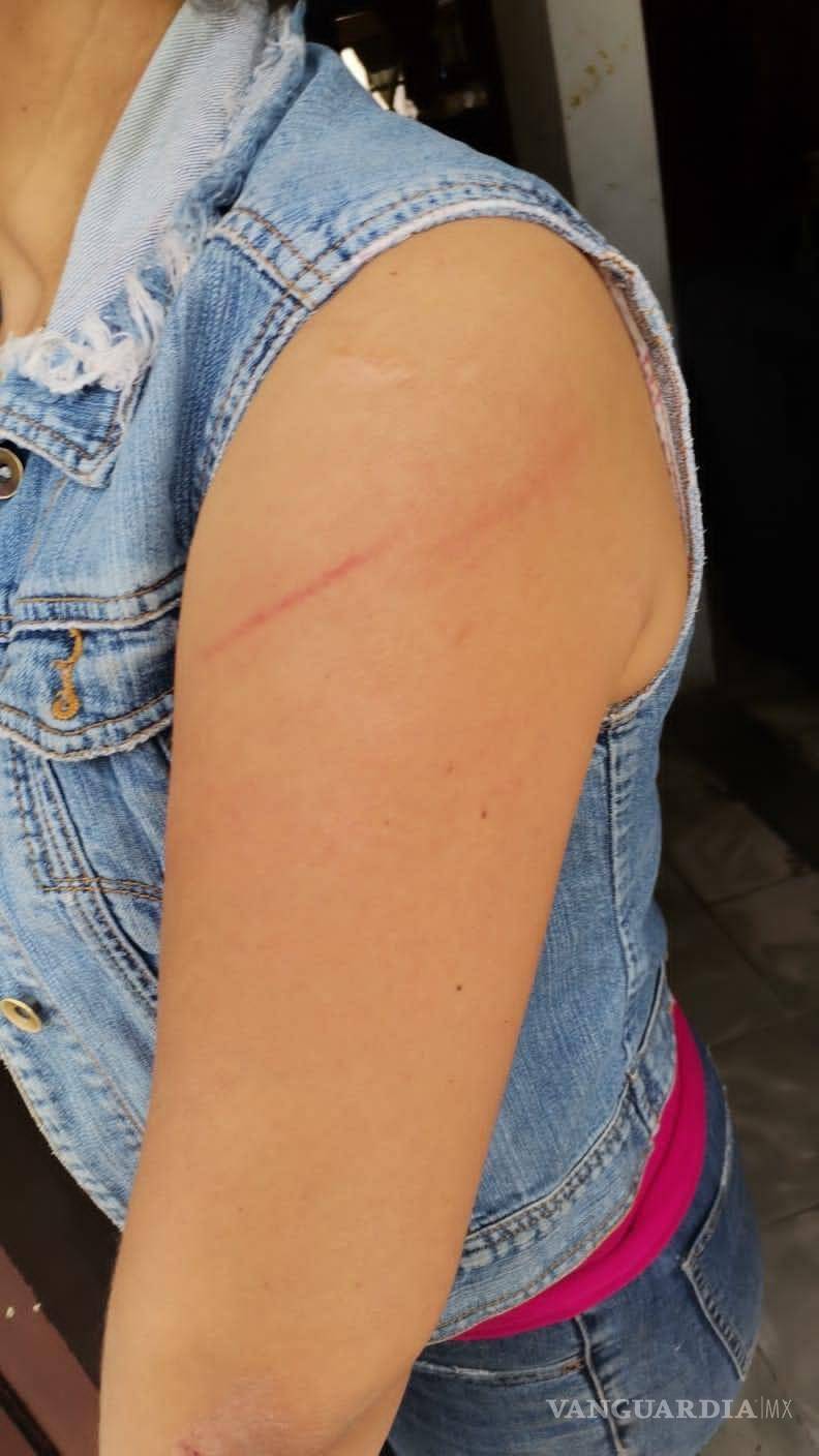 $!Iris acudió a las instalaciones del Centro de Justicia y Empoderamiento de la Mujer donde interpondrá la denuncia correspondiente solicitando una orden de restricción por temor de su integridad física.