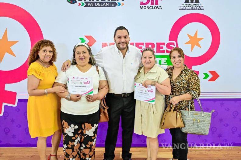 $!Las graduadas culminaron cursos de repostería, panadería, gelish, moños y conservas.