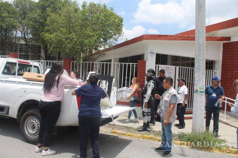 $!Guardia Nacional y Policía Municipal resguardaron el traslado de urnas tras el incidente en la casilla 897.