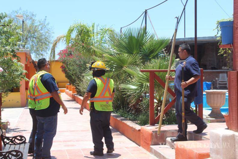 $!El incidente ocurrió mientras las víctimas se encontraban nadando en una alberca dentro de un salón de eventos, ubicado en el kilómetro 33 de la carretera Saltillo-Torreón.