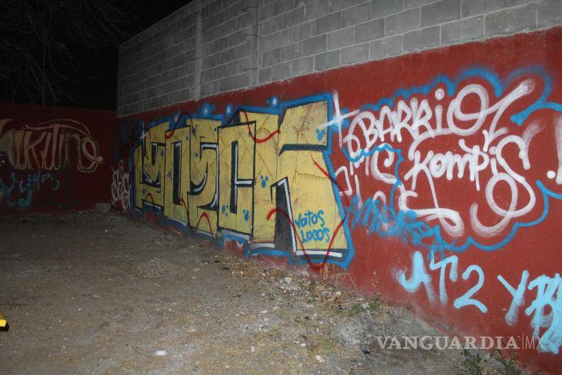 $!Vecinos de las calles Beta, Alfa y Delta denuncian que los conflictos del grupo generan temor y limitan la libre circulación en la plaza pública del sector.