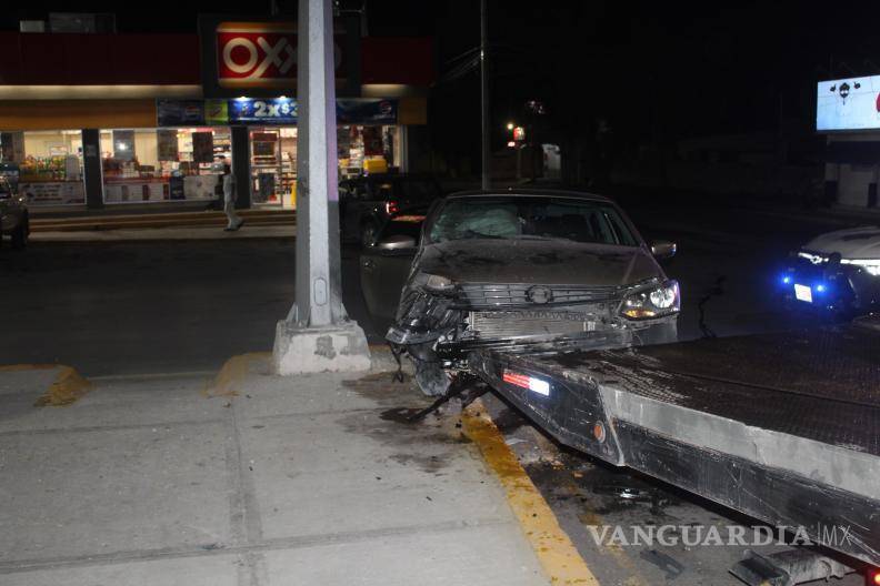 $!El conductor salió ileso gracias a la activación de las bolsas de aire tras el fuerte impacto.