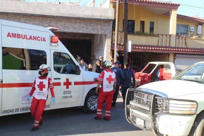 $!Elementos de la Cruz Roja llegaron para atender al lesionado.