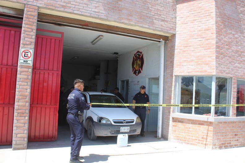 $!Agentes de la AIC y de Servicios Periciales realizaron el levantamiento y traslado al Semefo.