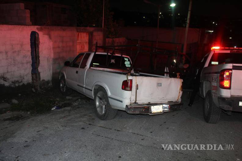 $!La camioneta Ranger involucrada en el accidente que puso en riesgo la vida de un menor en Saltillo.