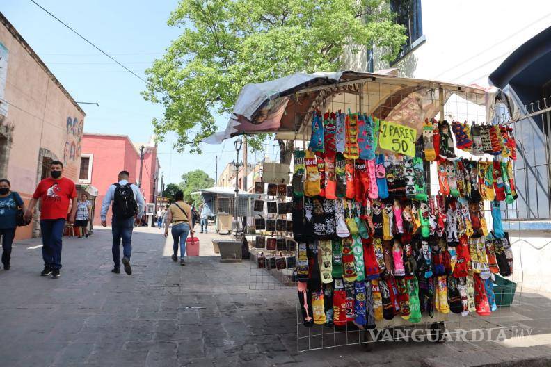 $!“Regresan a la misma calle o a otra, son de todo tipo, desde comida hasta relojes” expresó Salvador Saade.