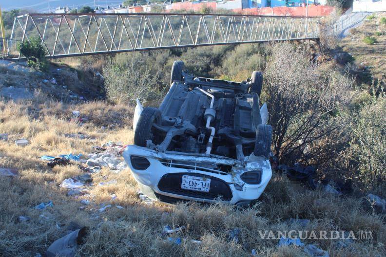 $!Vecinos de la zona reportaron el percance, aunque el vehículo fue localizado horas después del accidente.